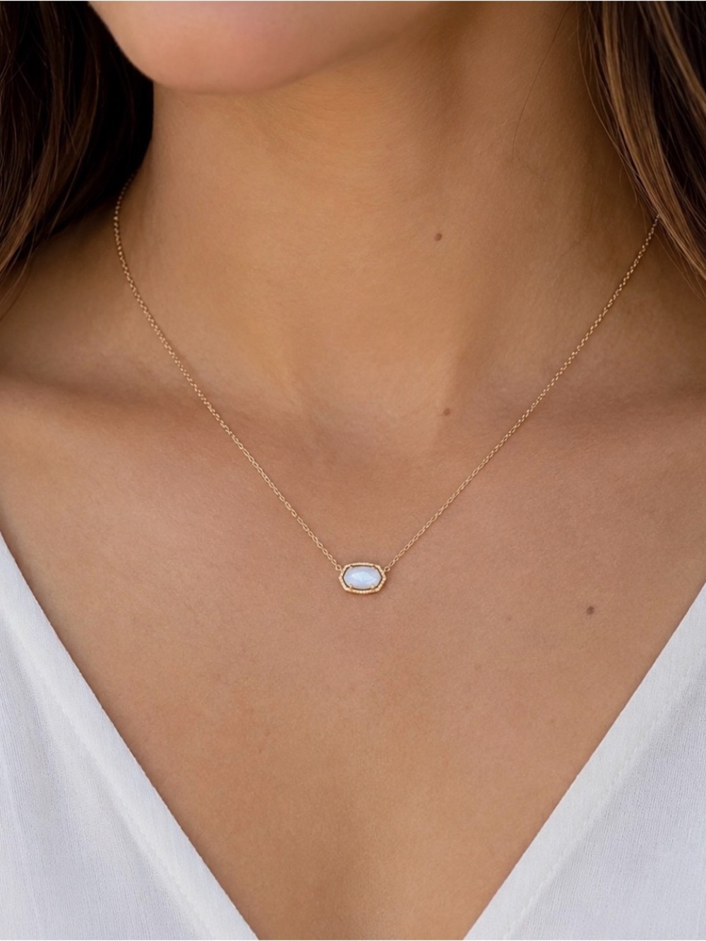 Kendra Scott Gold Tone Mother of Pearl Oval Pendant Necklace